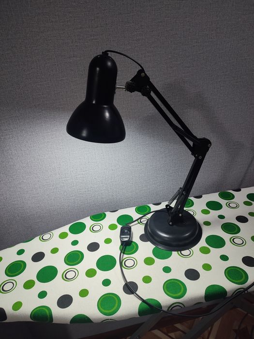 Продам светильник настольный