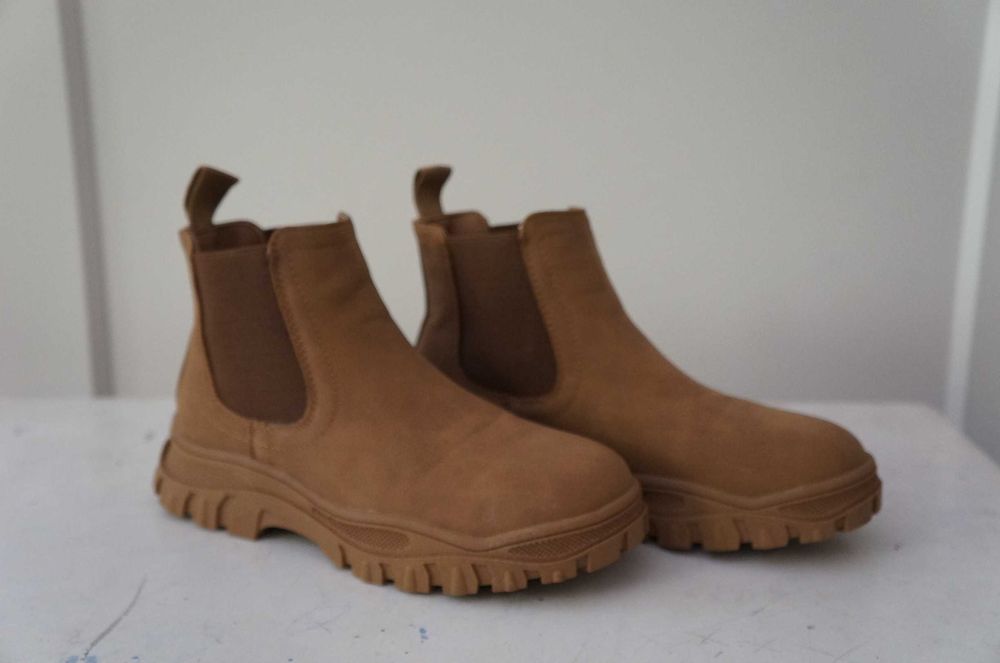 Модерни и удобни боти есен/зима/пролет 33/34 номер, отлично състояние