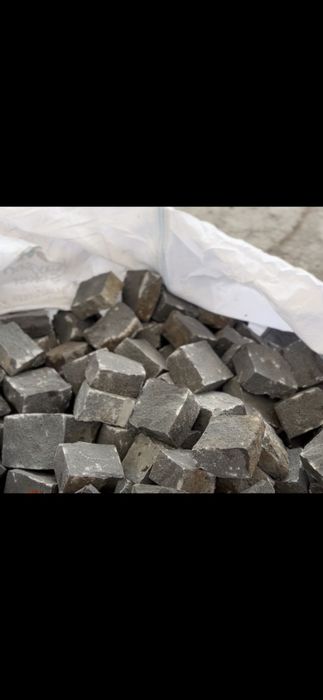 Piatra cubica granit sau andezit oferim și montaj