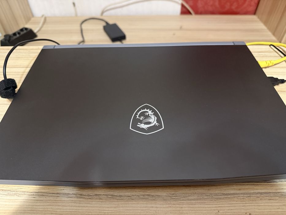 Продавам геймърски лаптоп MSI Thin a15 B7UC