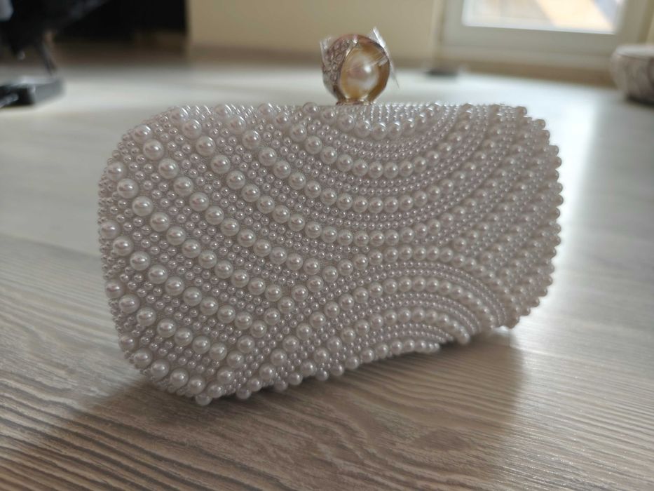 Бяла чанта с перли / булчинска