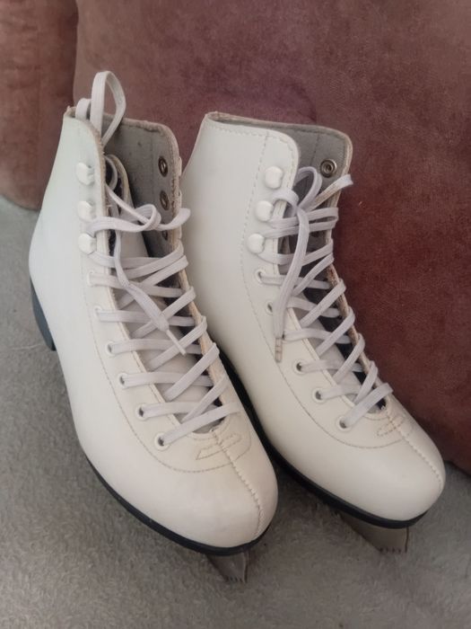 Продам коньки.36р.