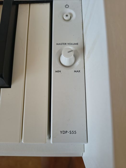 Vând pian yamaha ydp s55, folosit foarte puțin de un elev în stare excelentă.Preț 3000 lei.