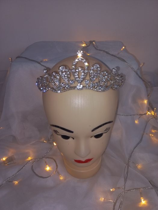 Продаются фата и диадема для невесты