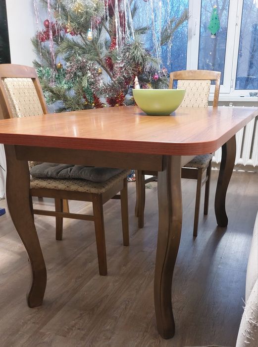 Обеденный стол продам + 2 стула в подарок