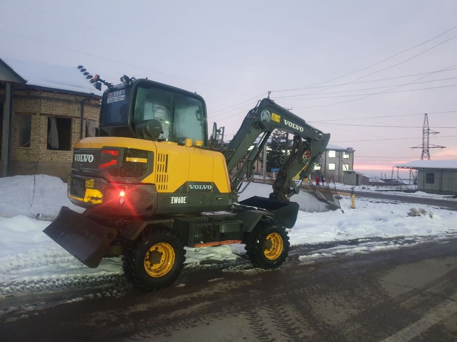 Ekskavator volvo 60 sotiladi