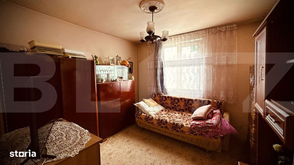 Apartament cu 3 camere si balcon, decoamandat, spatios si calduros in
