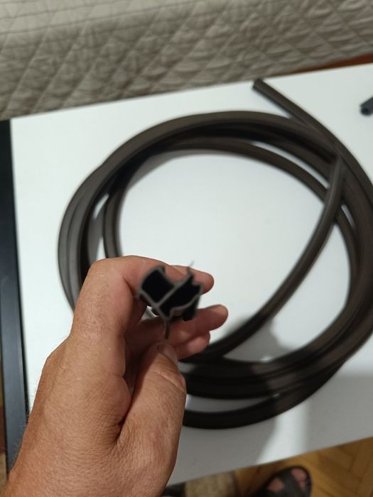 Cheder sau garnitura pentru ușa de intrare!