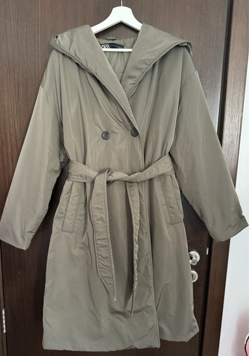 Намален Zara великолепен тренч с качулка Л размер