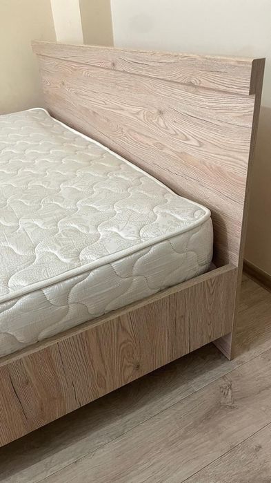 Продам кровать с матрасом