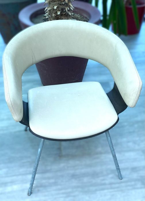 Scaune moderne, diverse modele și culori – stare foarte bună