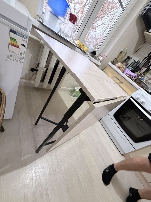 Стол обеденный почти новый