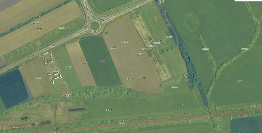 Vând teren arabil lângă Remetea Mare