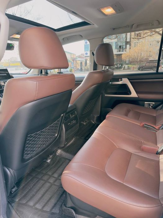 Toyota Land Cruiser 200, 2019 г. — 84 000 км—Белый — 4.0 V6 — бак 150л