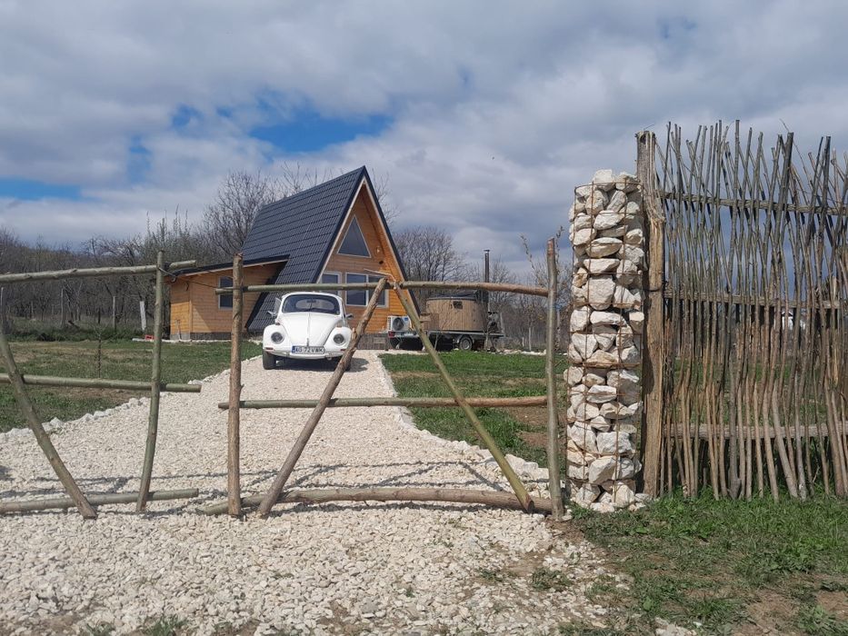 Cabană A-frame cu ciubăr de inchiriat