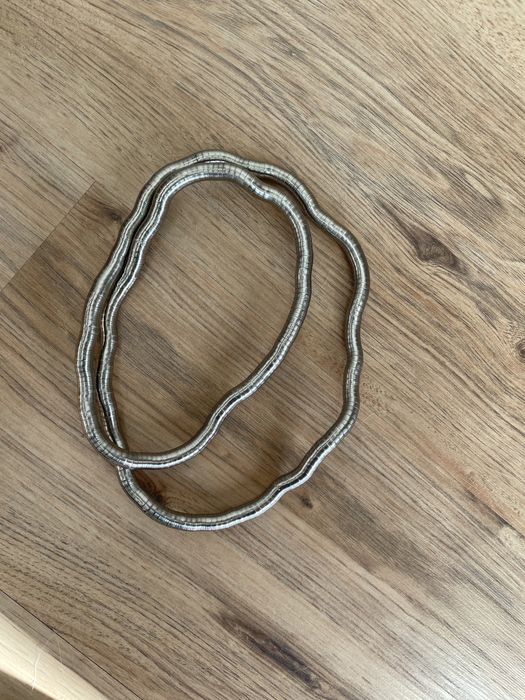 Колие с променяща се форма