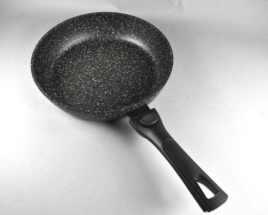 Тиган с незалепващо покрите и падаща дръжка.
