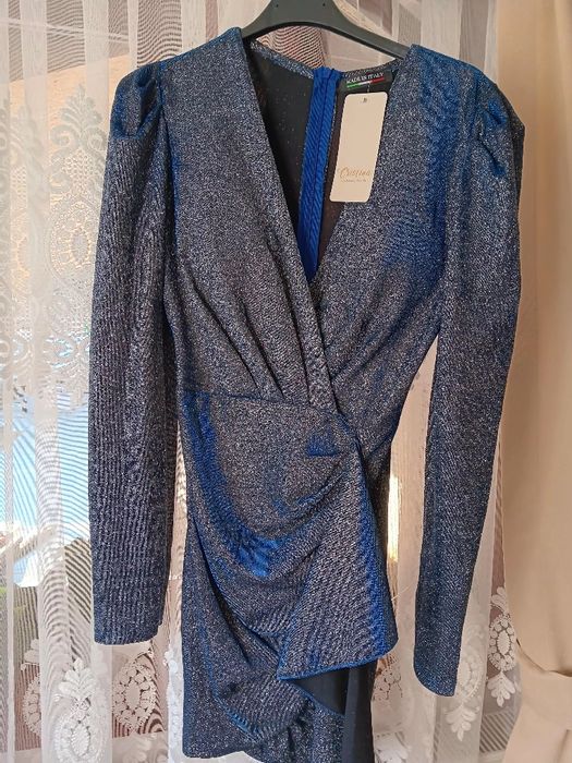 Чисто нова блестяща рокля