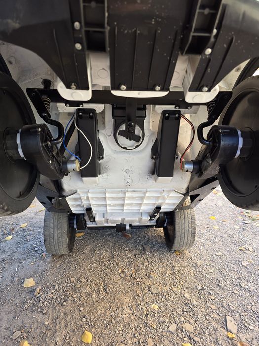 Продам детскую машину на пульте