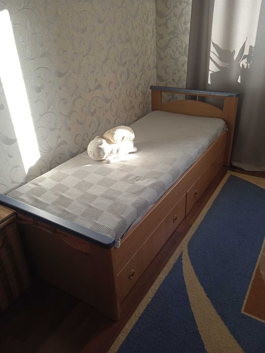 Продам спальный гарнитур б/у для детской