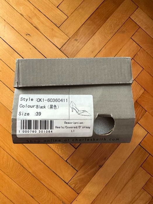 Елегантни дамски обувки средно високи 39 номер