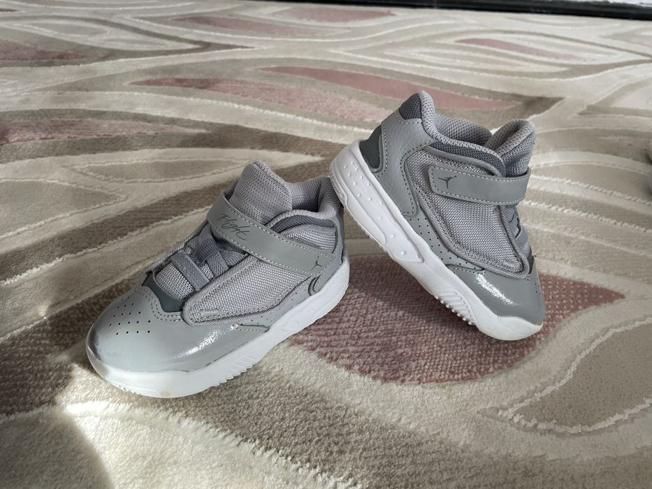 Jordan mica zgarietura