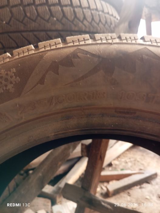 Зимние шины 235/60/18