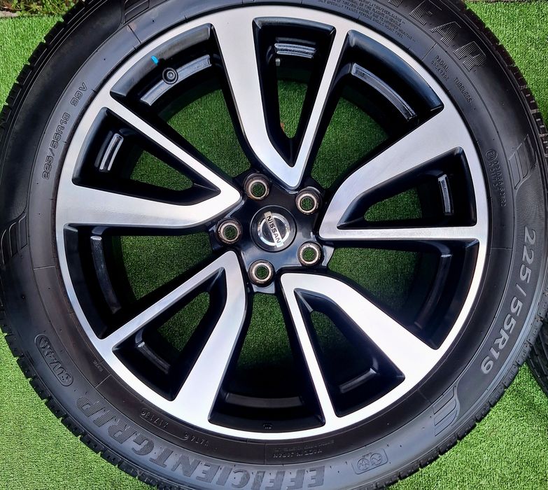 Продавам 4бр оригинални 19-ки джанти с летни гуми за Нисан X-Trail, Qashqai, Dacia, Renault