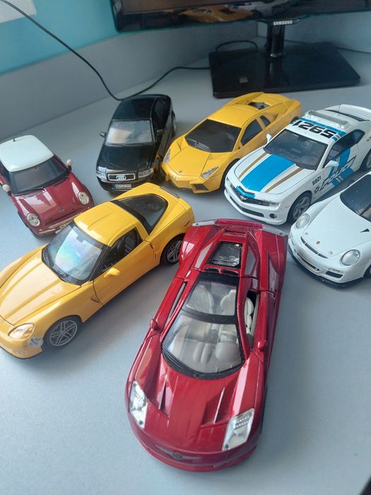 колекционерски колички 1/24