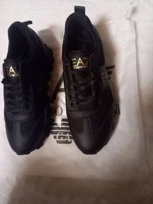 Adidasi armani plus o pereche de sosete cadou