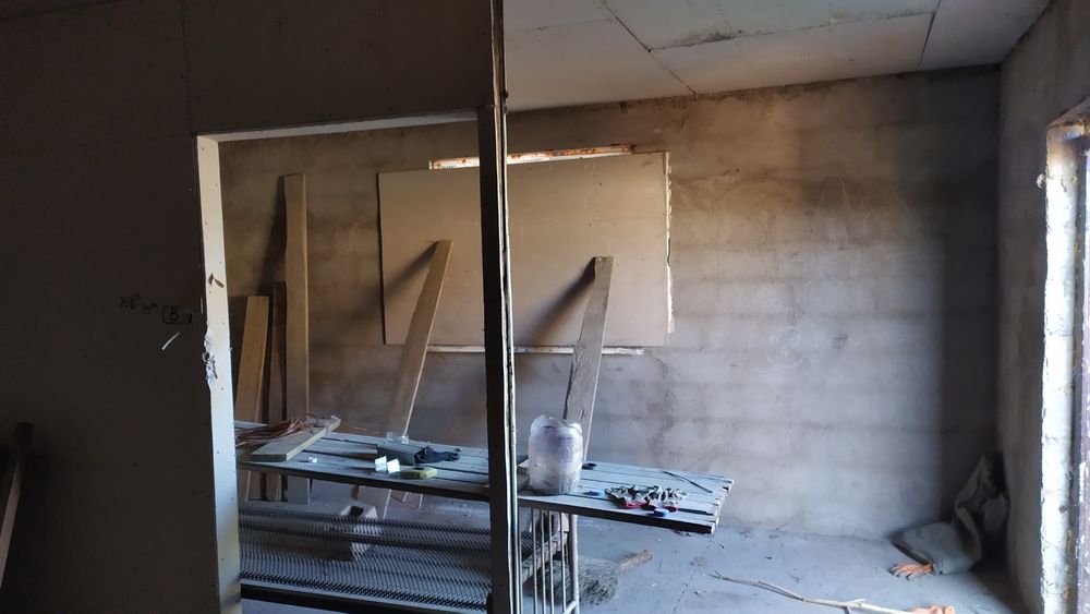 Продам участок с времянкой