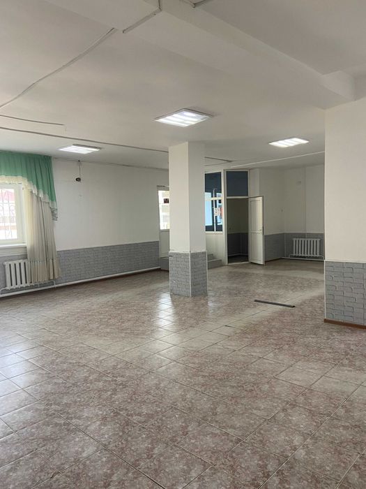 Сдается в аренду нежилое коммерческое помещение.