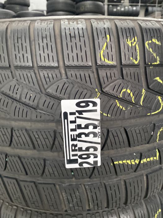 295/35/19 Pirelli
