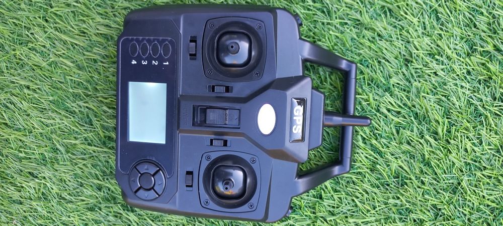 Лодка  за захранка V 900-GPS