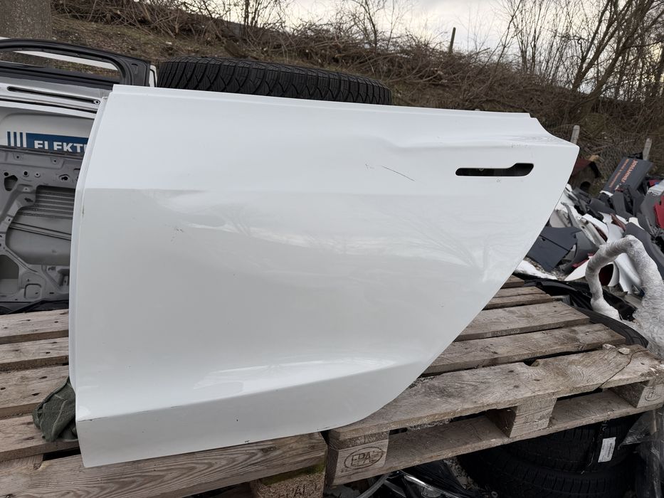 Врата Tesla Model 3