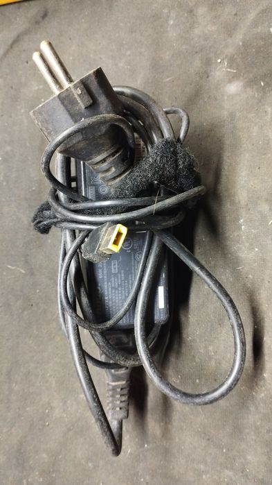 Зарядное устройство ноутбуков