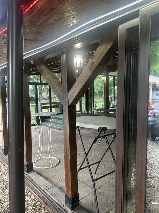 Навес от функциониращо заведение