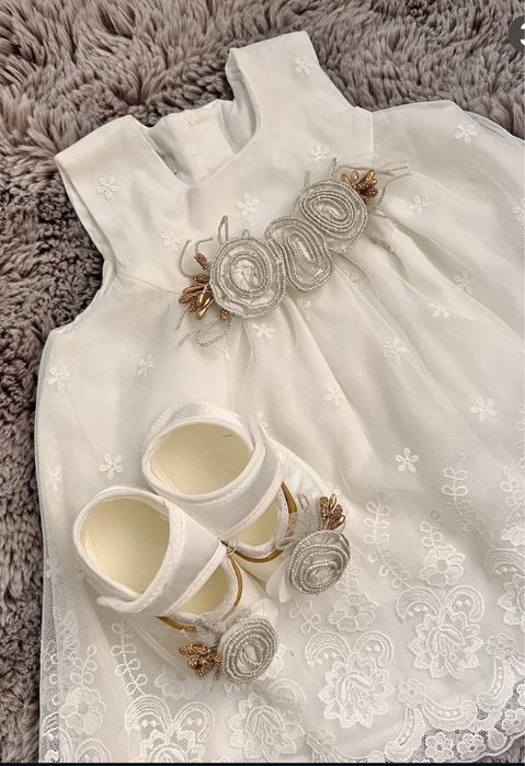 Детское платье с туфельками и повязкой