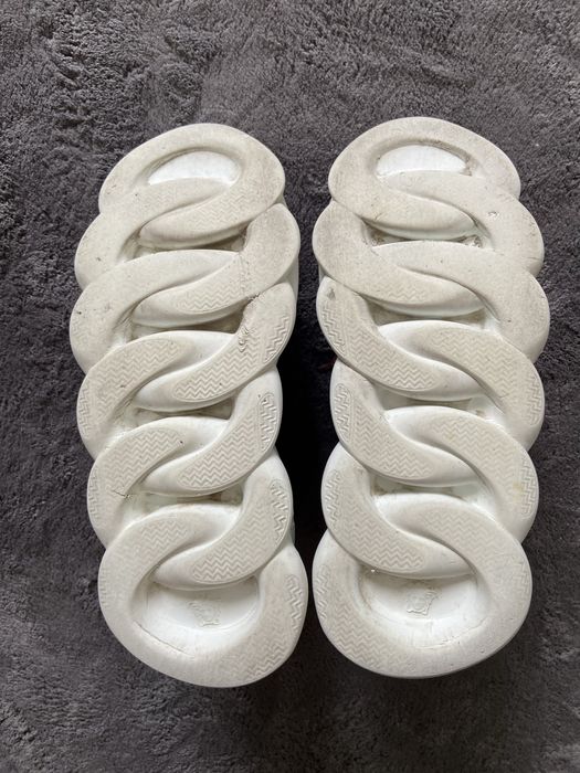 Versace chain reaction