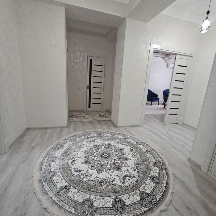 Сдаётся абсолютна новая квартира на Махтумкули 3-комнатная