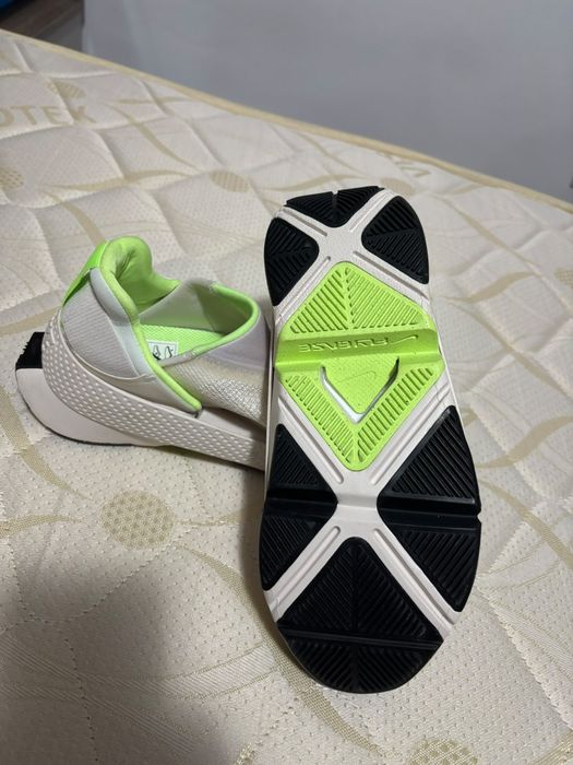 Nike GO FlyEase Phantom Ghost Green