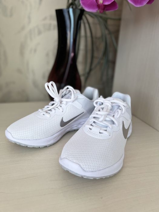 Новые кроcсовки Nike Revolution 36-37р.