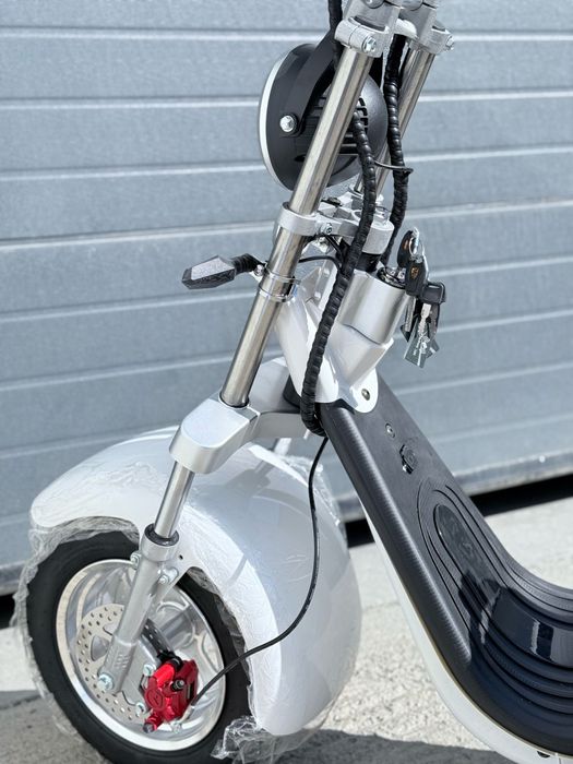 Scuter electric cu cartela 2025