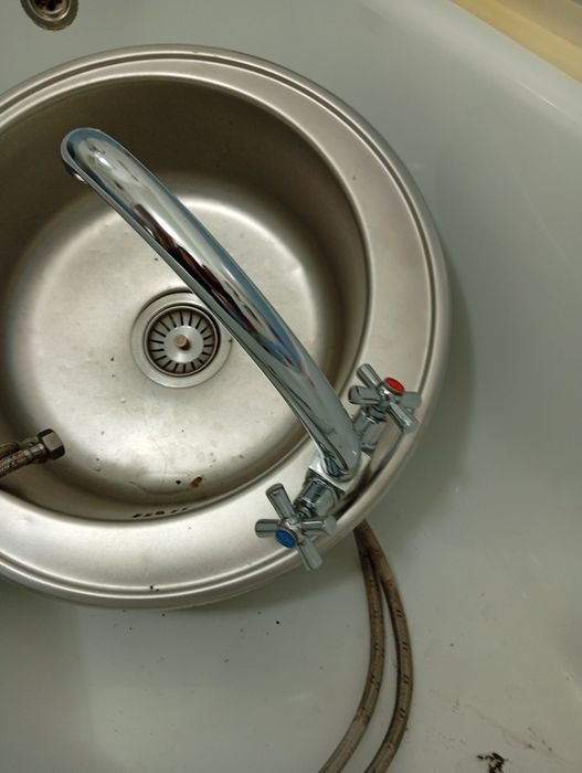 Мойка кухонная+ смеситель