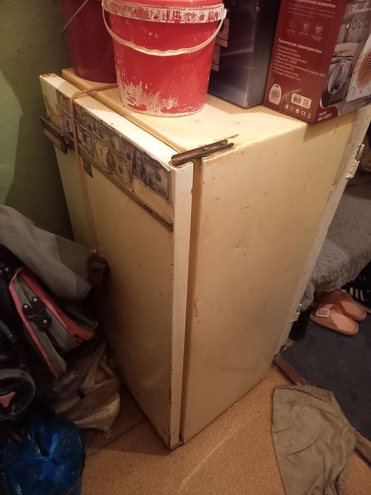 Холодильник продам срочно