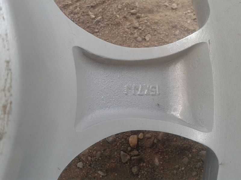 Продам 2 оригинальных легкосплавных диска R15
