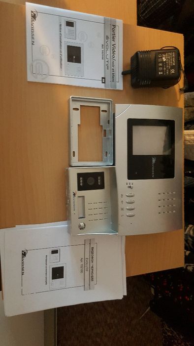 Видеофон/черно бял