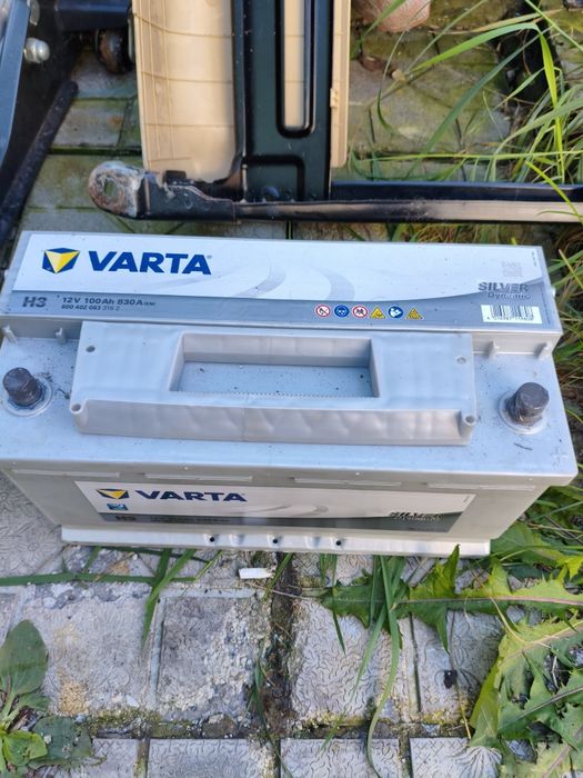 Аккумулятор Варта 100А.