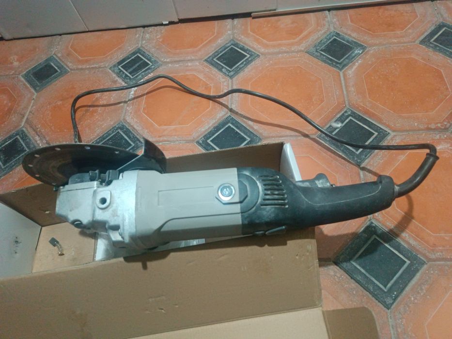 Продается болгарка размер 180