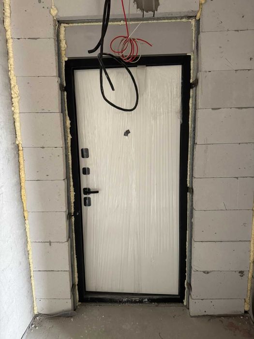 продам входную дверь